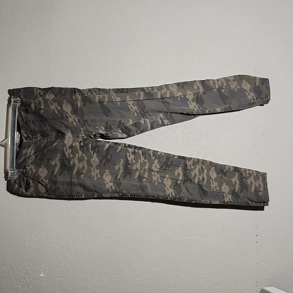 Style Me Pants Womens Size 8 camoflauge altered waist see meaurments Flaw - Picture 1 of 14